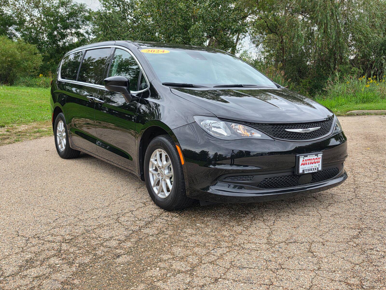 Used 2024 Chrysler Voyager LX FWD image 20