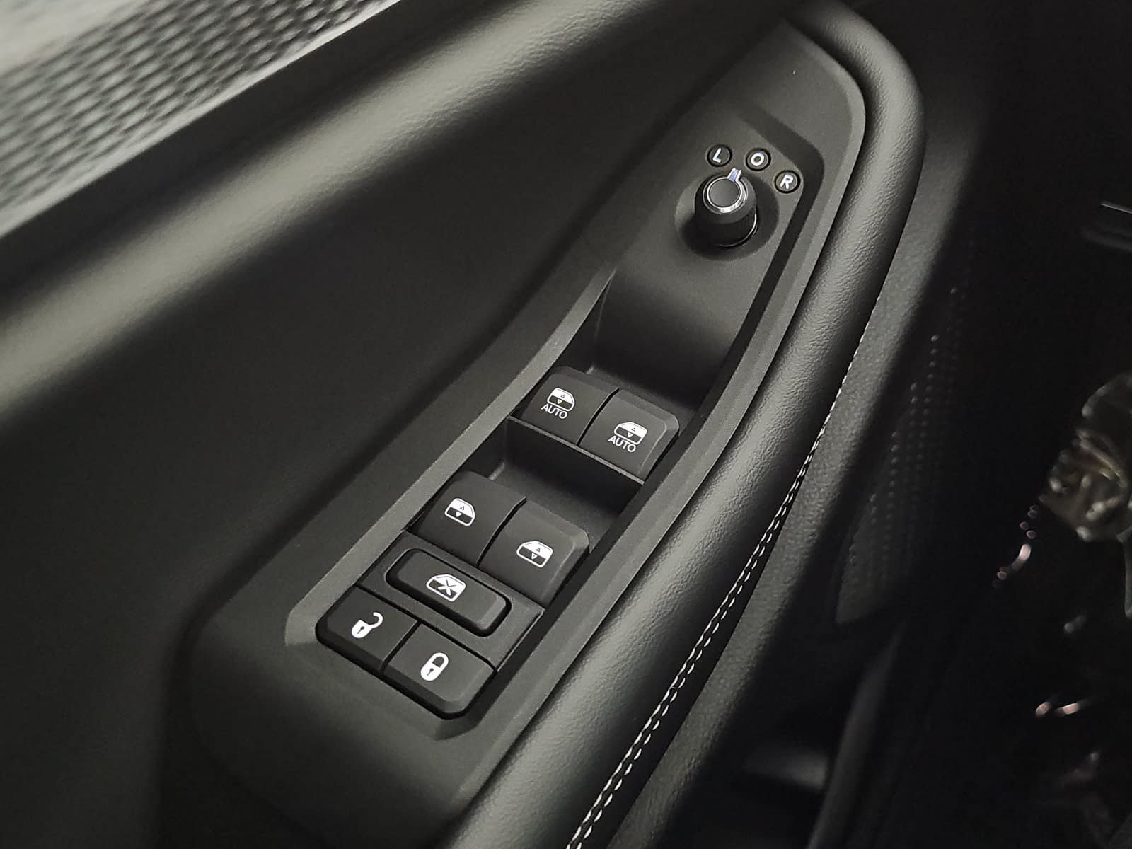 Used 2025 Jeep Grand Cherokee Laredo RWD image 26