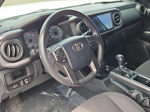 Used 2017 Toyota Tacoma TRD Off-Road w/ Tow Package (A/T) AWD/4WD image 13