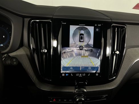 Used 2025 Volvo XC60 B5 Plus image 18