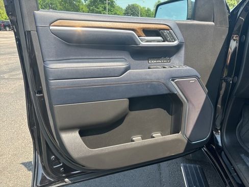 Used 2022 Chevrolet Silverado 1500 High Country w/ Technology Package image 9