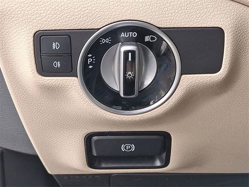 Used 2019 Mercedes-Benz GLA 250 4MATIC w/ Premium Package image 26