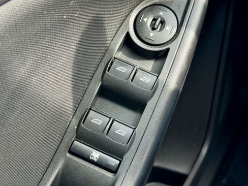 Used 2017 Ford Focus SE FWD image 23