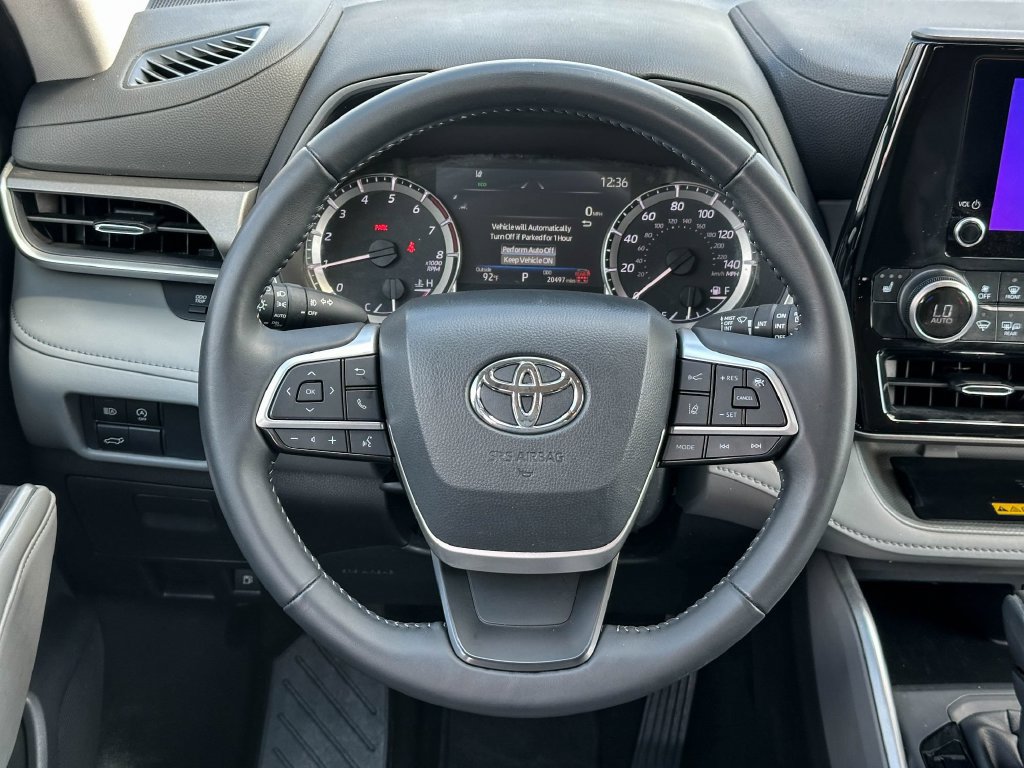 Certified 2025 Toyota Highlander XLE FWD image 30