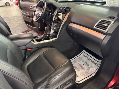 Used 2014 Ford Explorer XLT w/ Equipment Group 202A image 12