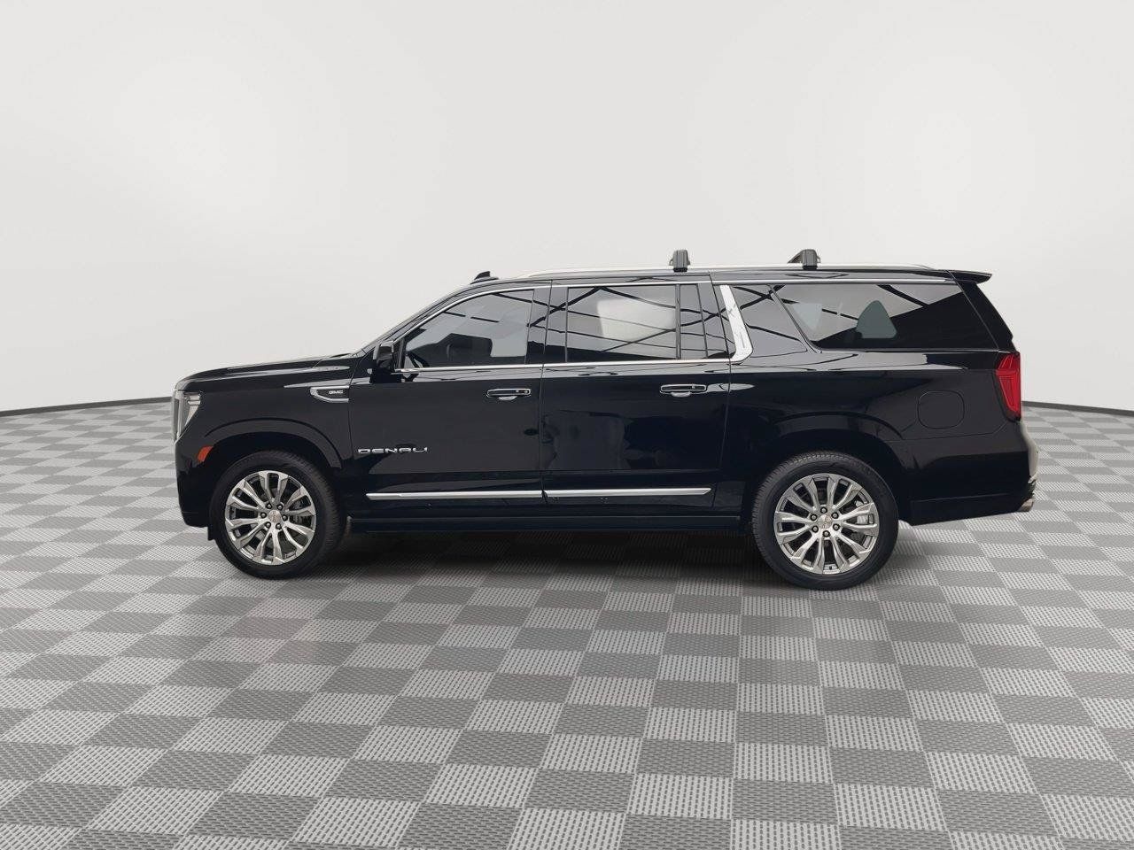 Used 2023 GMC Yukon XL Denali AWD/4WD image 41