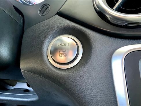 Certified 2020 Mercedes-Benz GLA 250 4MATIC image 34