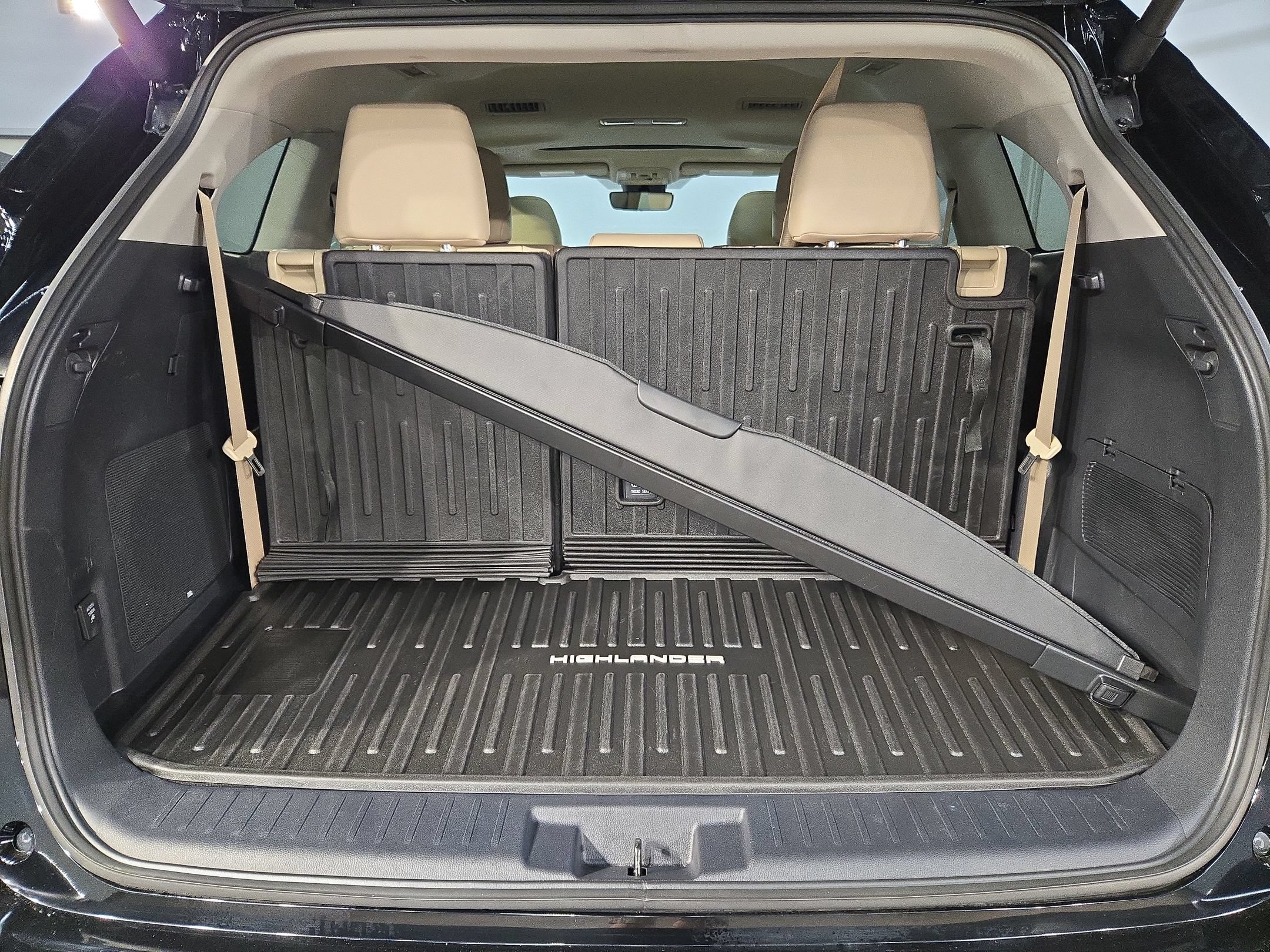 Used 2024 Toyota Highlander Limited AWD/4WD image 18