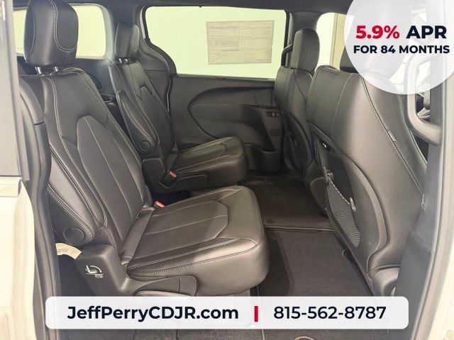 New 2027 Chrysler Pacifica Select AWD/4WD image 23