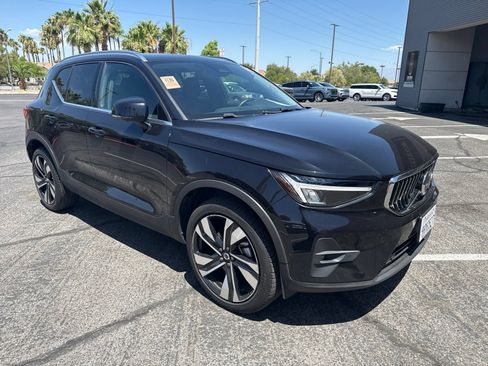 Used 2023 Volvo XC40 B5 Ultimate w/ Protection Package Premier AWD/4WD image 3
