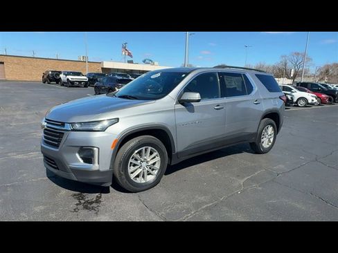 Used 2023 Chevrolet Traverse LT image 4