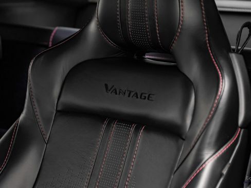 Used 2019 Aston Martin V8 Vantage Coupe RWD image 42