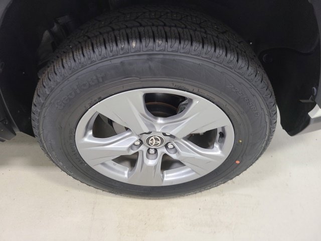 Certified 2022 Toyota RAV4 XLE w/ Carpet Mat Package (TMS) AWD/4WD image 38
