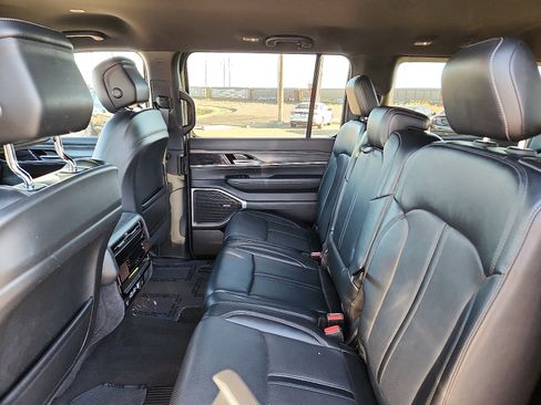 Used 2024 Jeep Wagoneer L Series II w/ Flexible Seating Group image 9