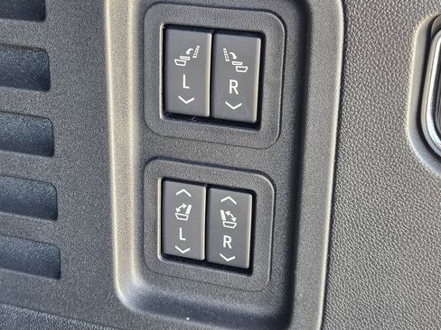 Used 2025 GMC Acadia Denali image 12