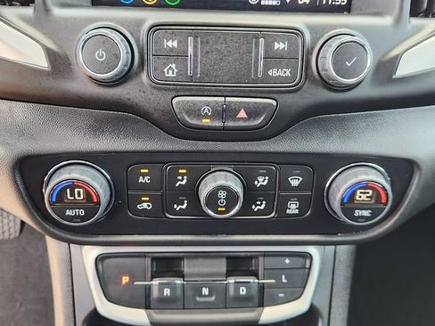 Used 2023 GMC Terrain SLT w/ Infotainment Package II FWD image 17