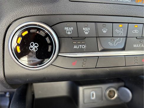 Used 2020 Ford Escape SE image 31