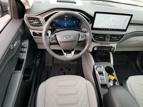 Certified 2023 Ford Escape Platinum w/ Premium Technology Package image 18