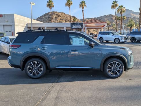 New 2026 Nissan Pathfinder Platinum FWD image 5