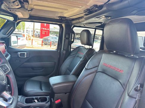 Used 2023 Jeep Gladiator Rubicon w/ LED Lighting Group AWD/4WD image 11