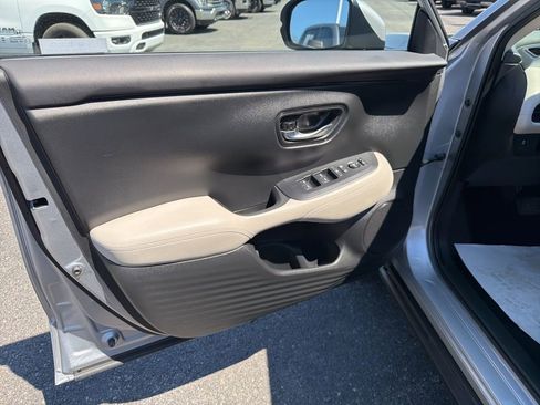 Used 2024 Honda HR-V LX image 10