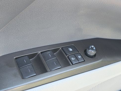 Used 2023 Toyota Camry SE image 30