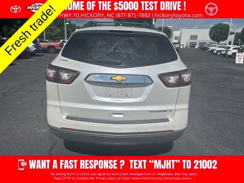 Used 2016 Chevrolet Traverse LT w/ Style and Technology Package FWD image 4