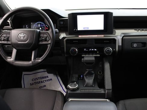 Used 2025 Toyota Tacoma SR5 AWD/4WD image 9