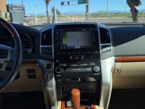 Used 2014 Toyota Land Cruiser image 11