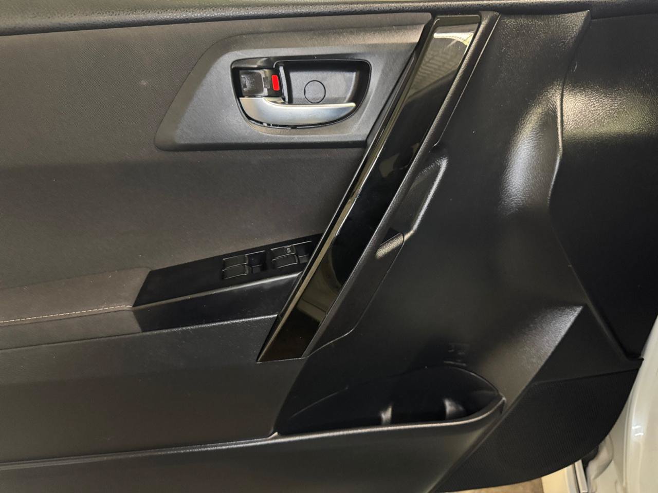 Used 2017 Toyota Corolla iM FWD image 22