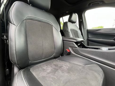 Used 2023 Jeep Grand Cherokee Altitude AWD/4WD image 28