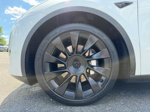Used 2023 Tesla Model Y Long Range AWD/4WD image 21