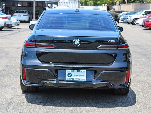 Certified 2025 BMW 740i w/ Premium Package RWD image 5