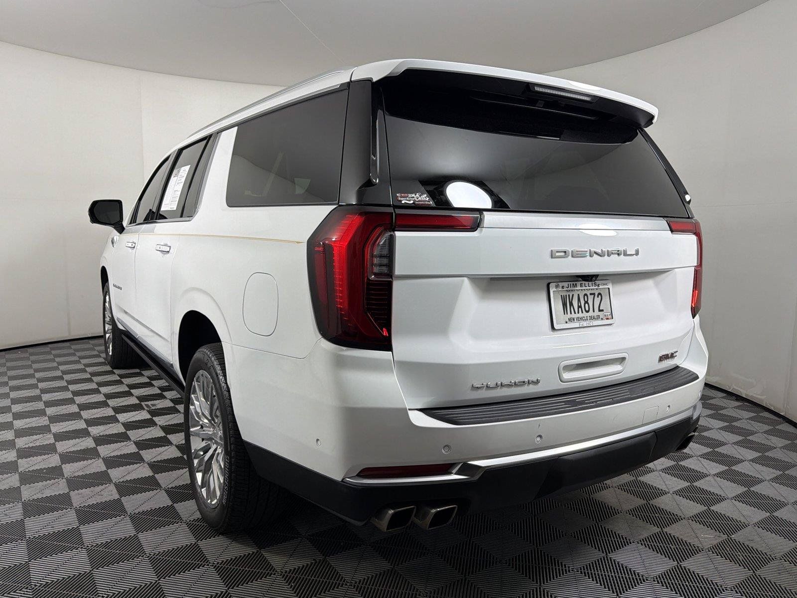 Used 2025 GMC Yukon XL Denali w/ Sun & Power Step Package RWD image 4