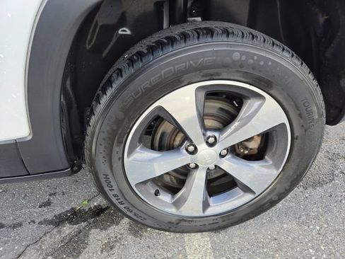 Used 2019 Jeep Cherokee Limited AWD/4WD image 30