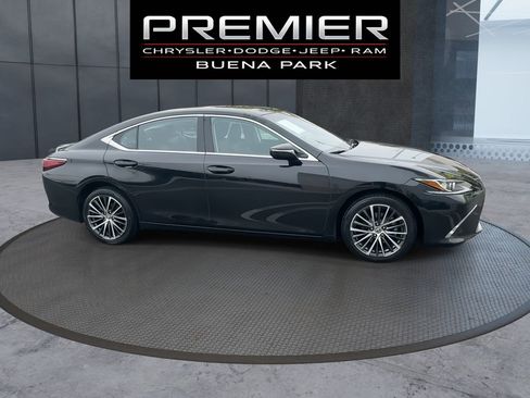 Used 2023 Lexus ES 250 w/ Premium Package image 9