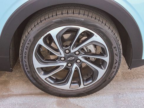 Used 2022 Chevrolet Bolt EUV Premier w/ Sun & Sound Package image 11