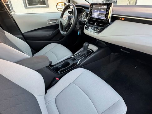 Used 2021 Toyota Corolla LE image 8