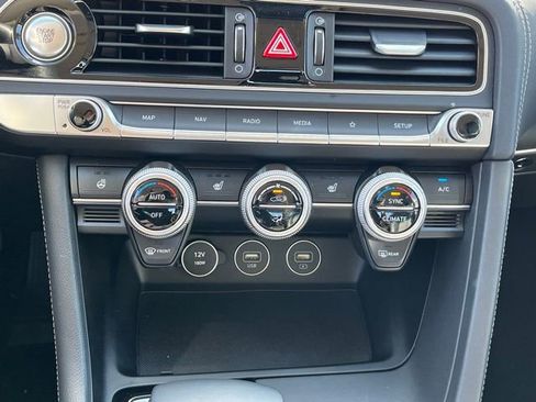 Used 2023 Genesis G70 2.0T image 21