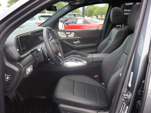 Certified 2025 Mercedes-Benz GLE 450e 4MATIC w/ Driver Assistance Package image 10