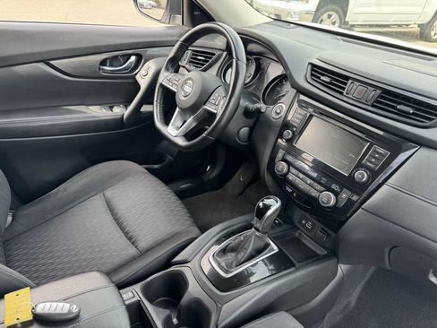 Used 2019 Nissan Rogue SV w/ Sun & Sound Touring Package AWD/4WD image 13