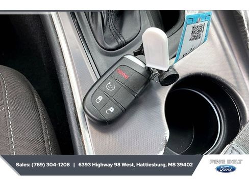 Used 2020 Dodge Challenger SXT w/ Blacktop Package RWD image 9