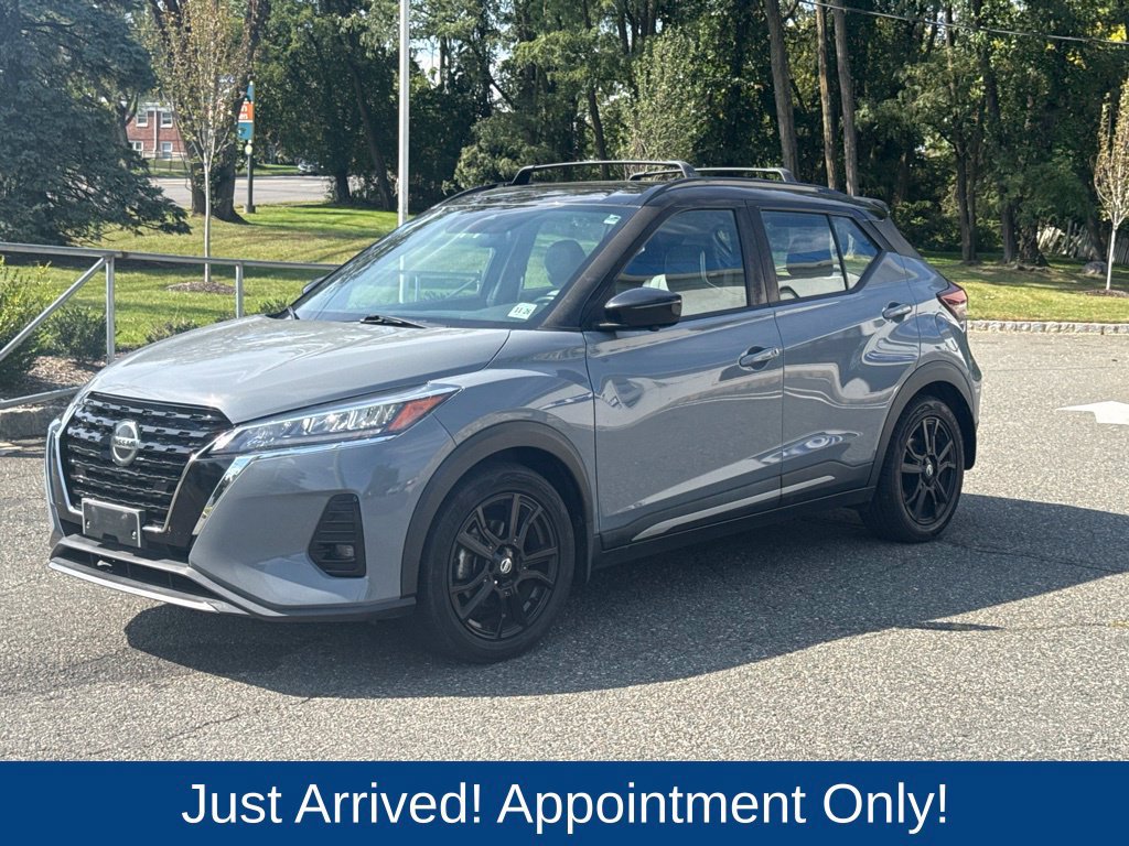 Used 2021 Nissan Kicks SR w/ SR Premium Package FWD image 3