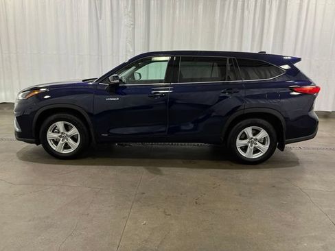 Certified 2021 Toyota Highlander LE AWD/4WD image 6