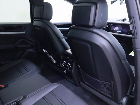 Certified 2024 Porsche Cayenne Coupe AWD/4WD image 19