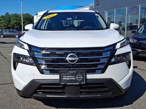 Certified 2025 Nissan Rogue SV image 2