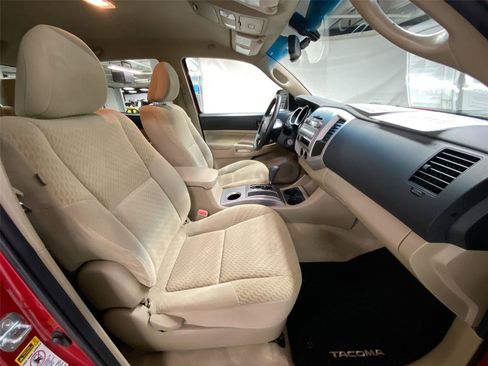 Used 2011 Toyota Tacoma PreRunner image 28