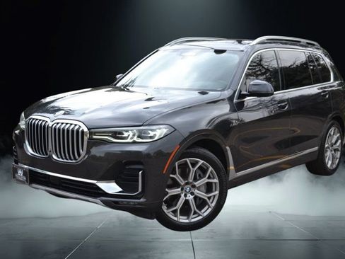 Used 2020 BMW X7 xDrive40i w/ Premium Package AWD/4WD image 3