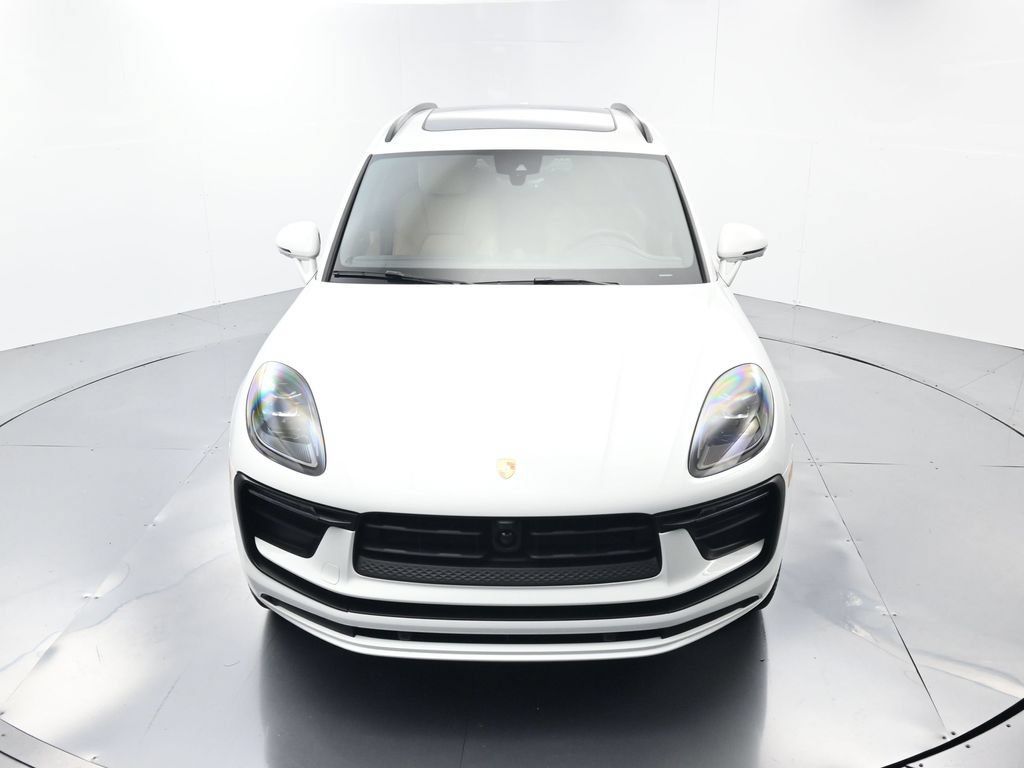 Certified 2026 Porsche Macan AWD/4WD image 44