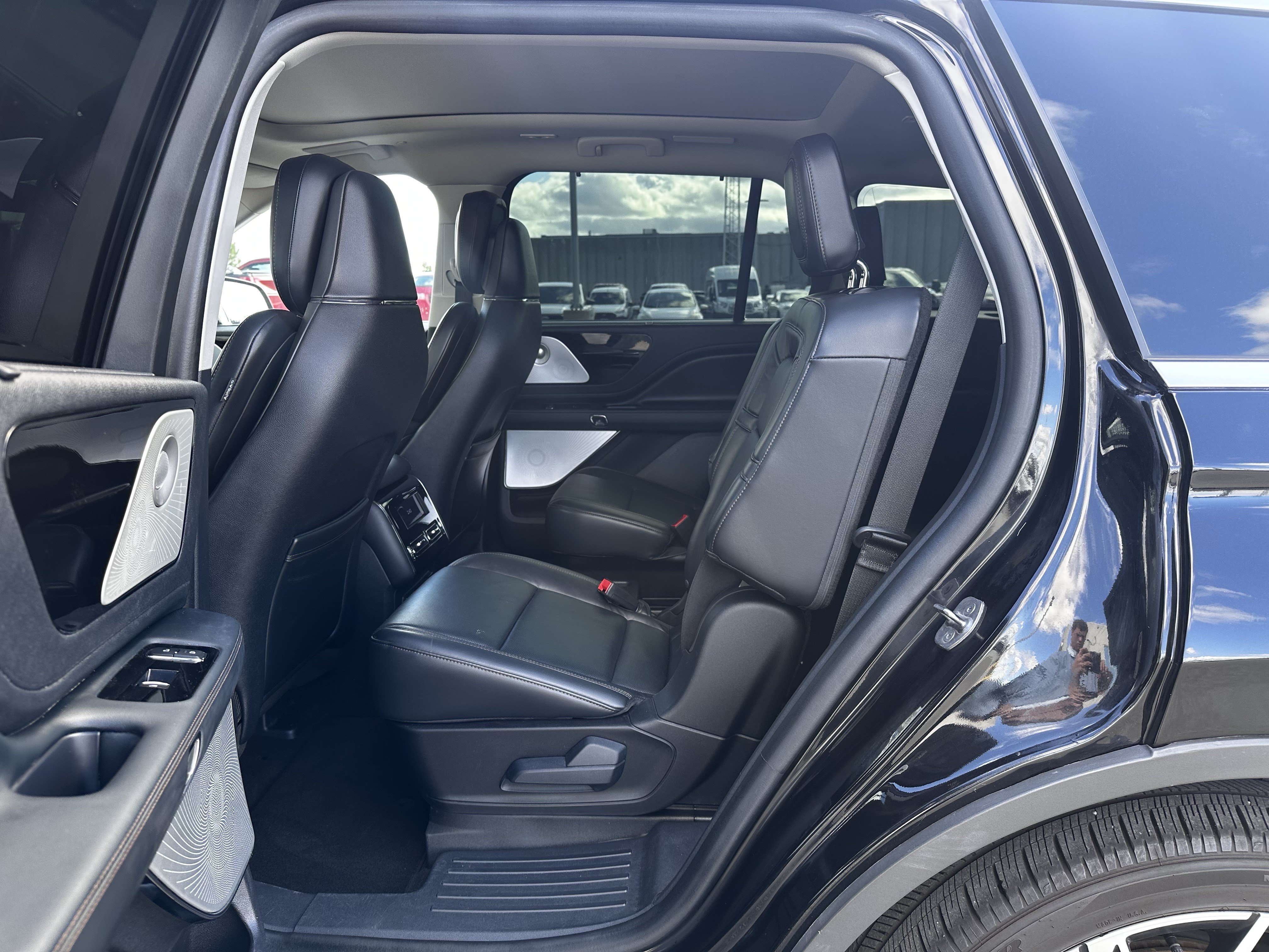 Used 2025 Lincoln Aviator Reserve w/ Equipment Group 201A AWD/4WD image 22